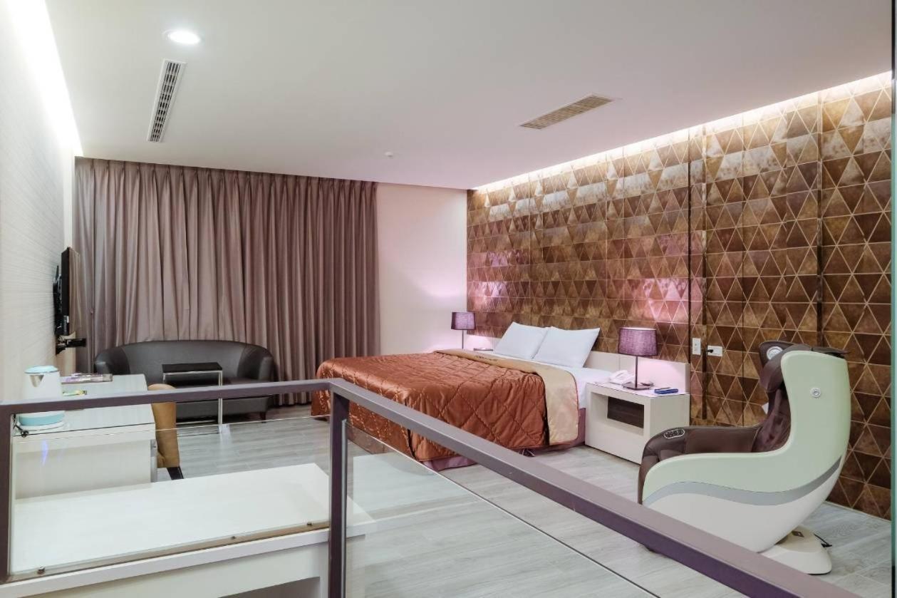 Foxdou Business Motel Tainan Buitenkant foto
