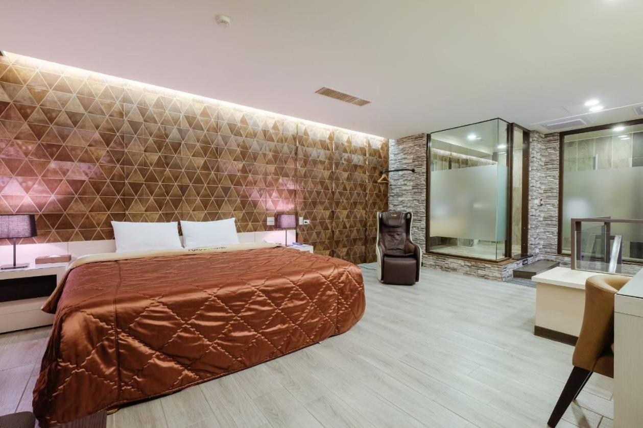 Foxdou Business Motel Tainan Buitenkant foto